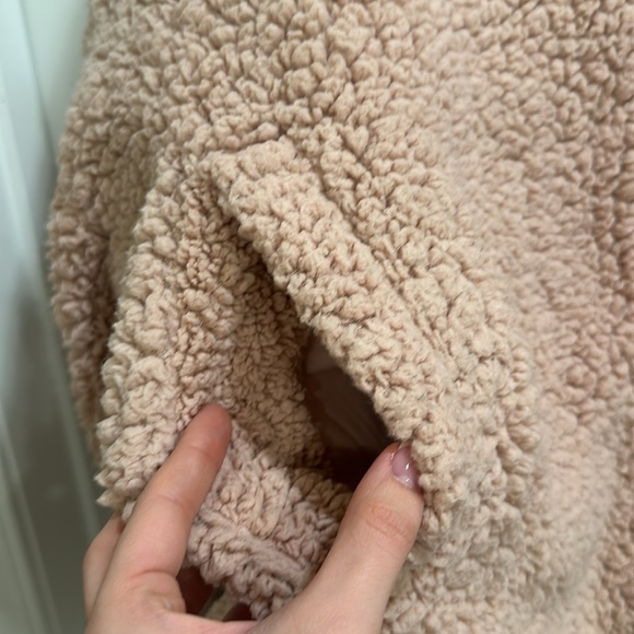 ✨Urban Outfitters Teddy 🧸 Sherpa✨ - Picture 4 of 6